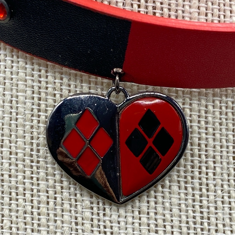 DC COMICS Harley Quinn Red & Black Leather Choker Necklace - Picture 8 of 8